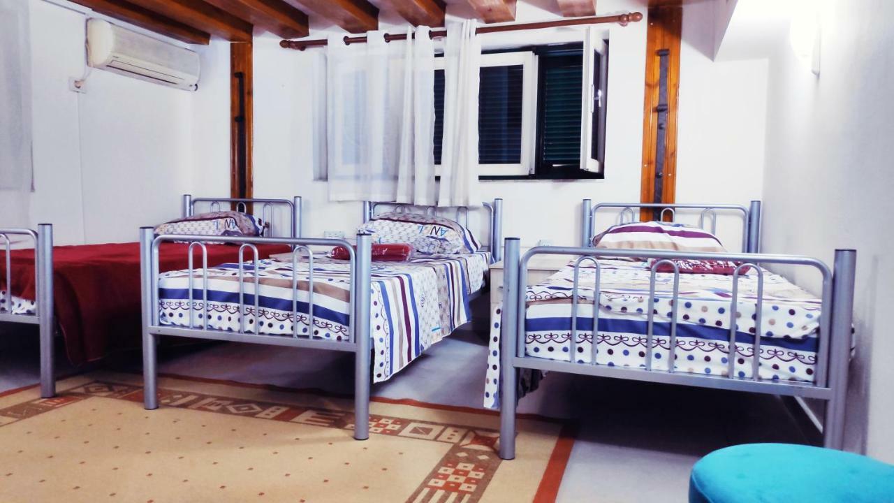 Tufina Hostel Tirana Extérieur photo